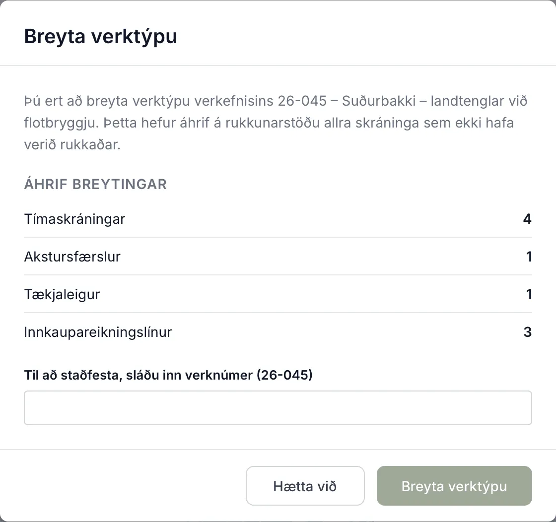 Breyta verktýpu. Á verkefninu eru fjórar tímaskráningar, ein akstursfærsla, ein tækjaleiga og þrjár innkaupareikningslínur.