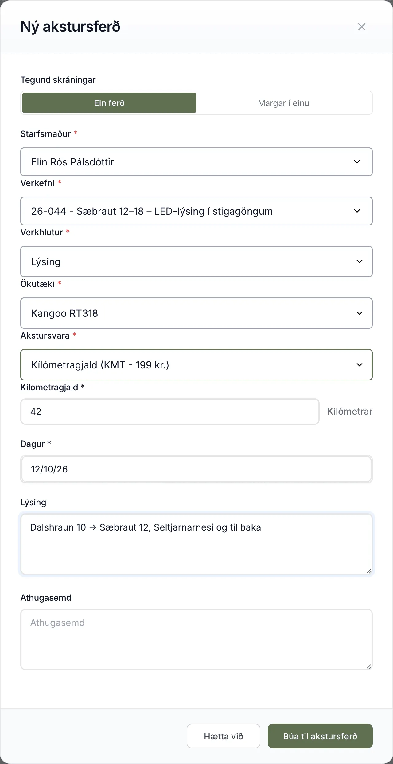 Elín skráir 42 km á Kangoo-bílnum á Sæbrautarverkið.