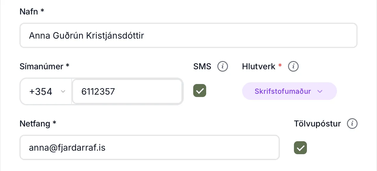 Hjá Skrifstofumanni og Stjórnanda er netfangið skylda og hakið Tölvupóstur birtist aftast í línunni